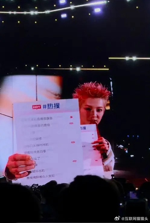 鹿晗这次真的亲自辟谣了！！！把印了rs的纸扔进碎纸机了🤡 