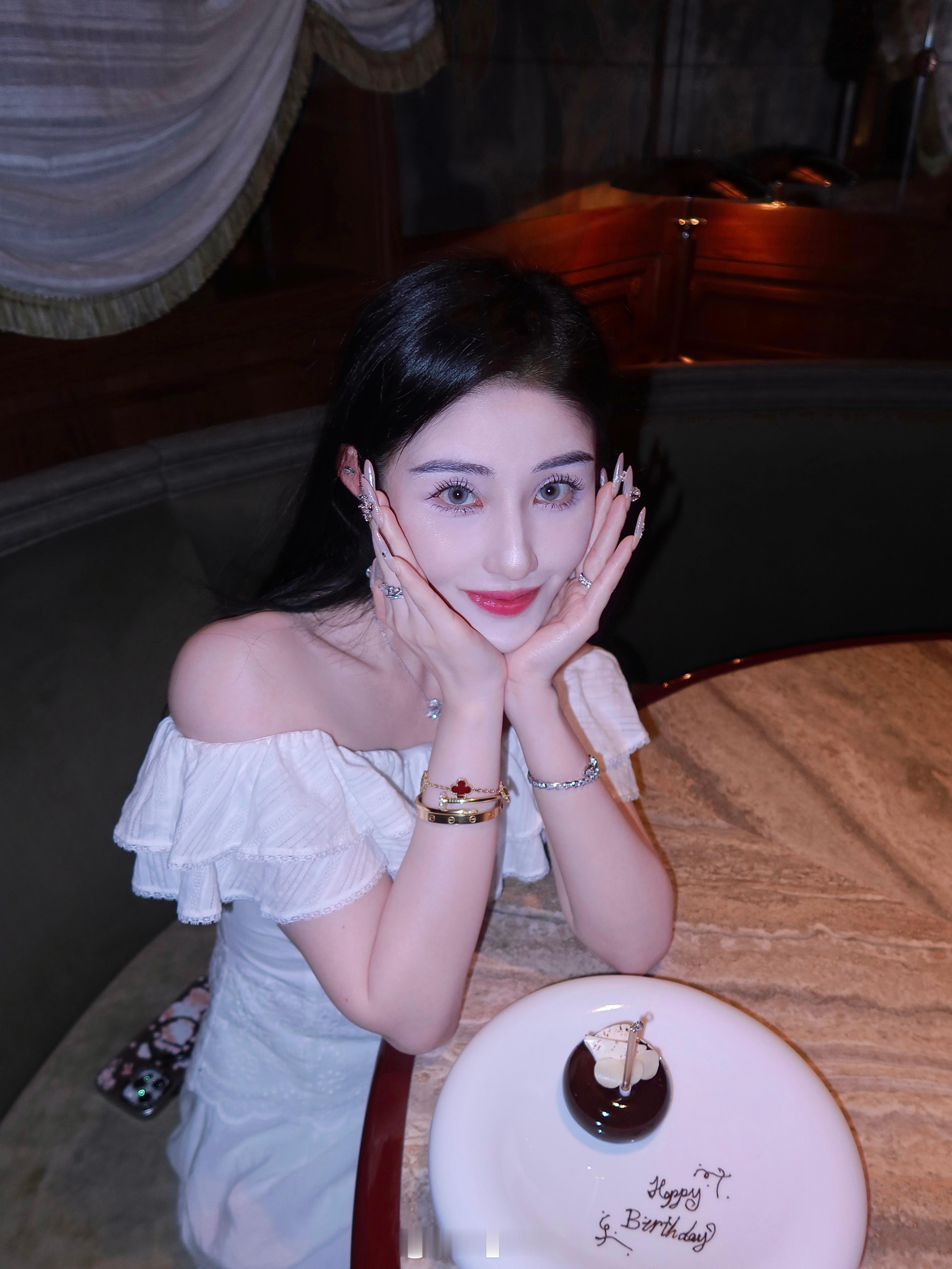 HBD TO ME 🎂 6/30🥂 上半年就这么过去了 ​​​