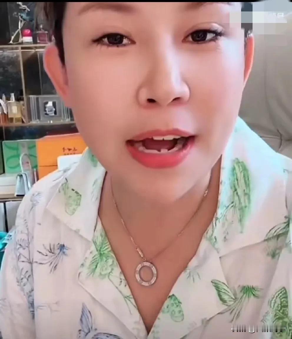 老狗评价二驴姐就是不孝！

           爹妈犯错儿女是最没有资格去评价