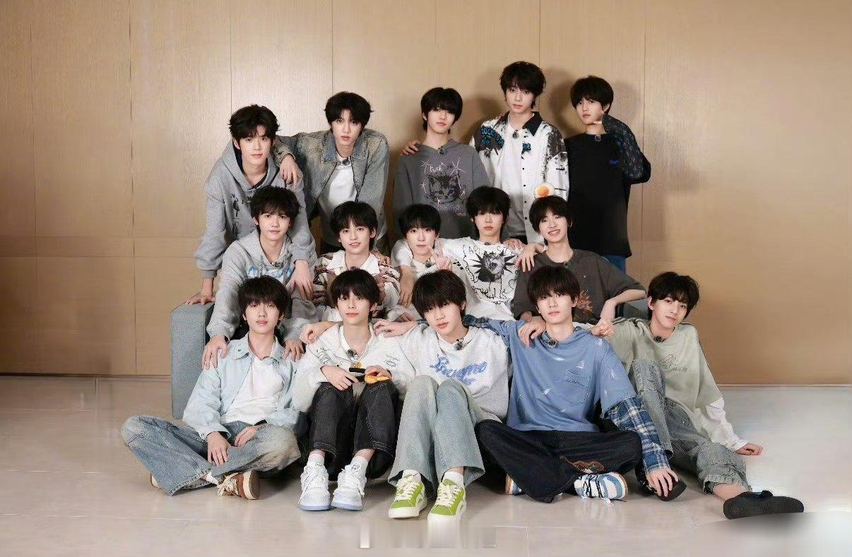 对于网传的TF四代将要去录制综艺《亲爱的客栈》一事，时代峰峻直接出来打假了，说这