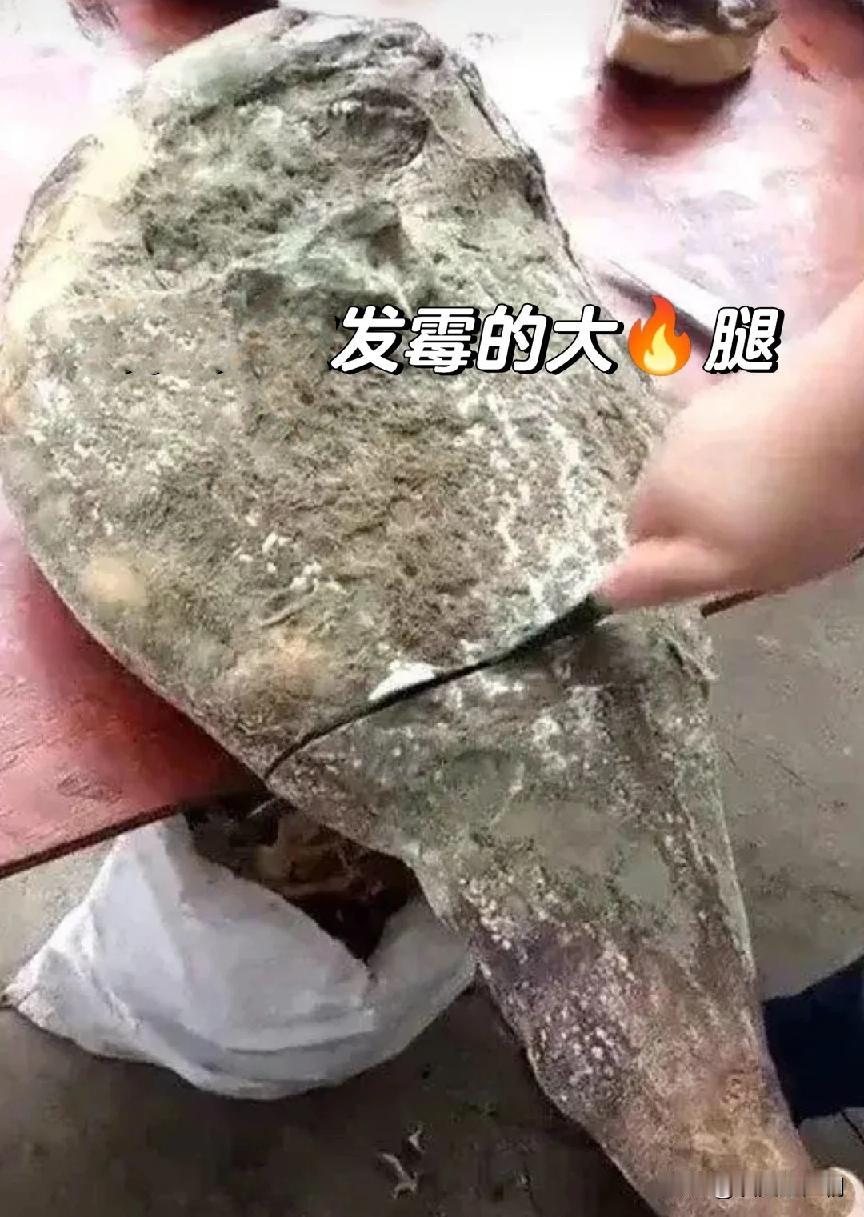 过年去云南旅游，老公救了一个落水的小孩，前几天收到一只孩子爸爸寄过来的火腿，打开