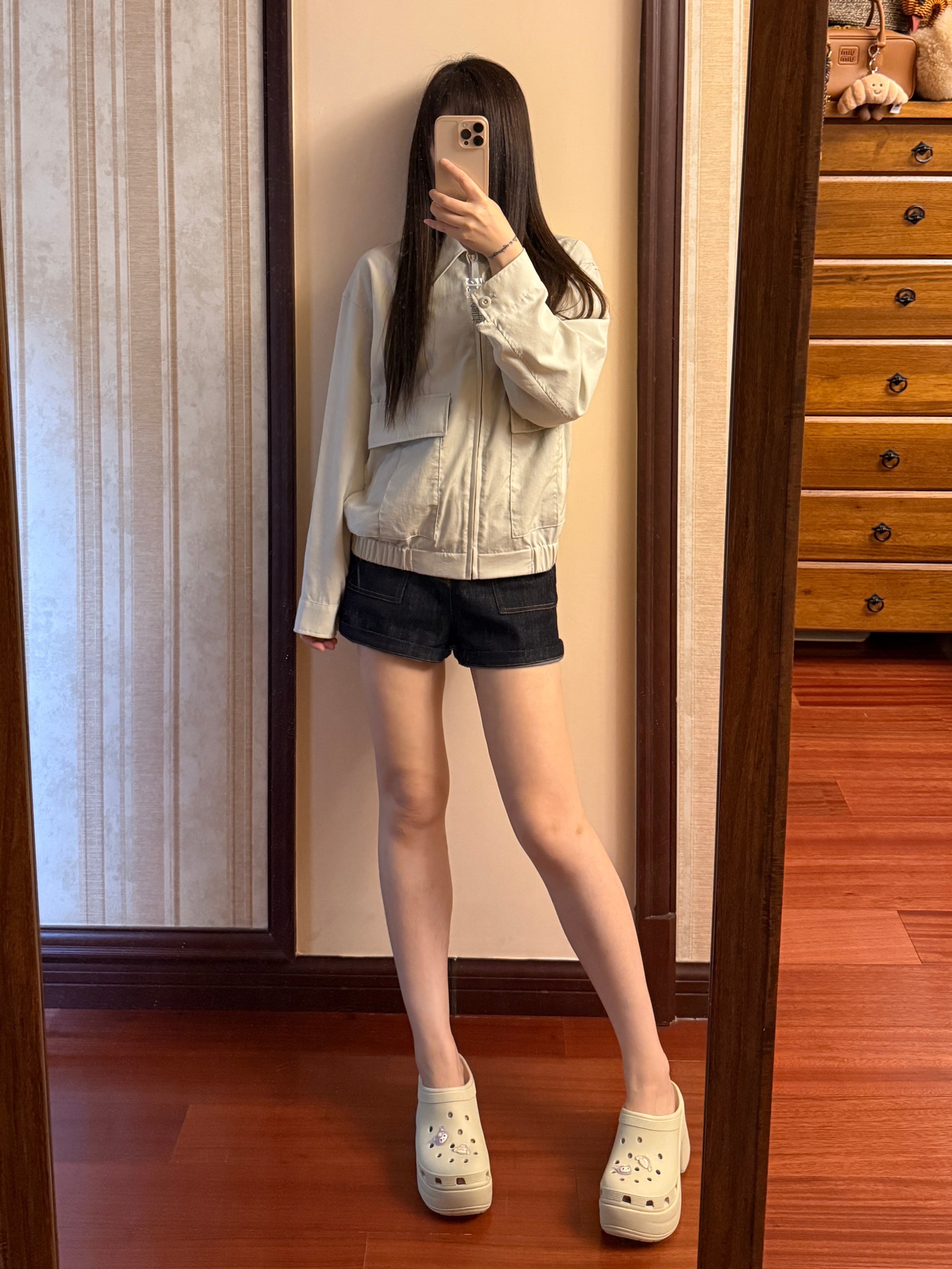 老猫的朴素穿搭 今天出去在优衣库给我和小酱买了一模一样的母子夹克，男款，我买的米