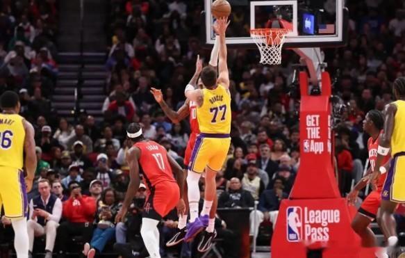 湖人战胜火箭，豪取6连胜！太强大了，东契奇现在的身材简直完美，进攻无解，爆砍36