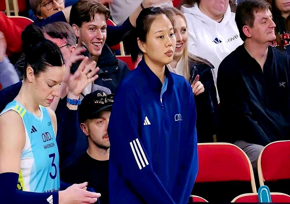 奥运冠军龚翔宇，在美国被人把训斥纸条贴车窗上了。
 
你绝对想不到内容。一张便签