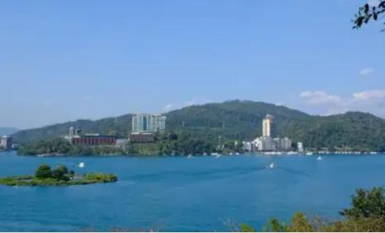 特朗普访华前夕，中美之间释放出一系列值得关注的信号。中方在涉台问题上立场异常坚定