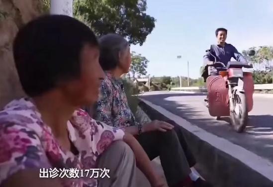 1996年山西，一小伙交不起3000元学费，想放弃上大学，村民们给他凑了3025