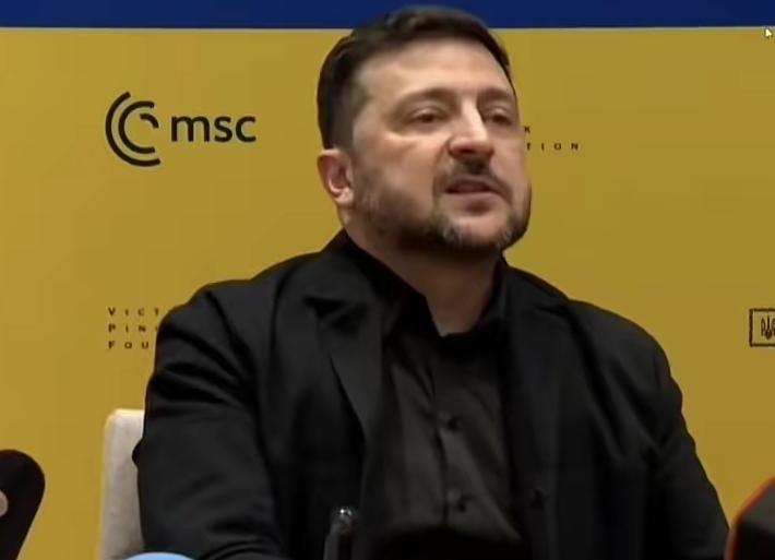 慕尼黑会议之上，乌克兰总统泽连斯基表示不会从顿巴斯地区撤军，这才是真汉子啊！
顿