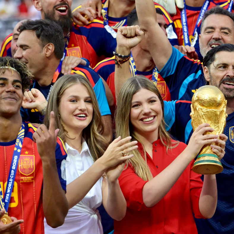 西班牙冠军 西班牙王室和球队共同庆祝时隔16年再夺世界杯🏆🇪🇸西班牙阿根廷