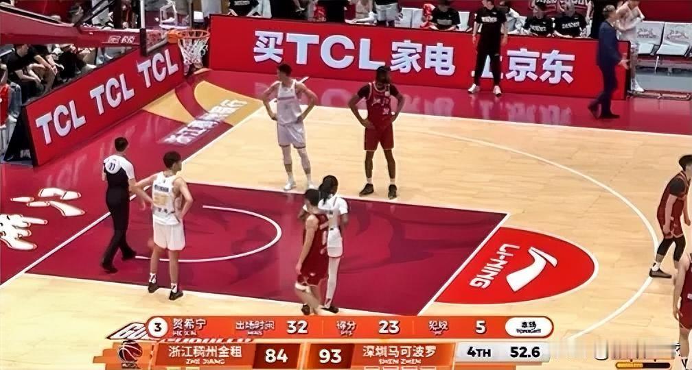 贺希宁真拼啊，为了晋级豁出去了！在今晚深圳对阵浙江的比赛中，贺希宁最后时刻5犯犯