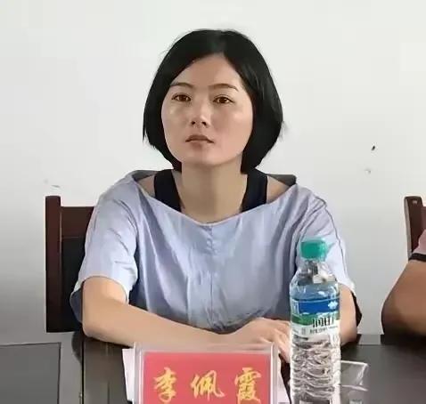 假如我是上饶上坊乡的这位美女书记，我则会这么做！

1、平时工作中，平时的穿衣打