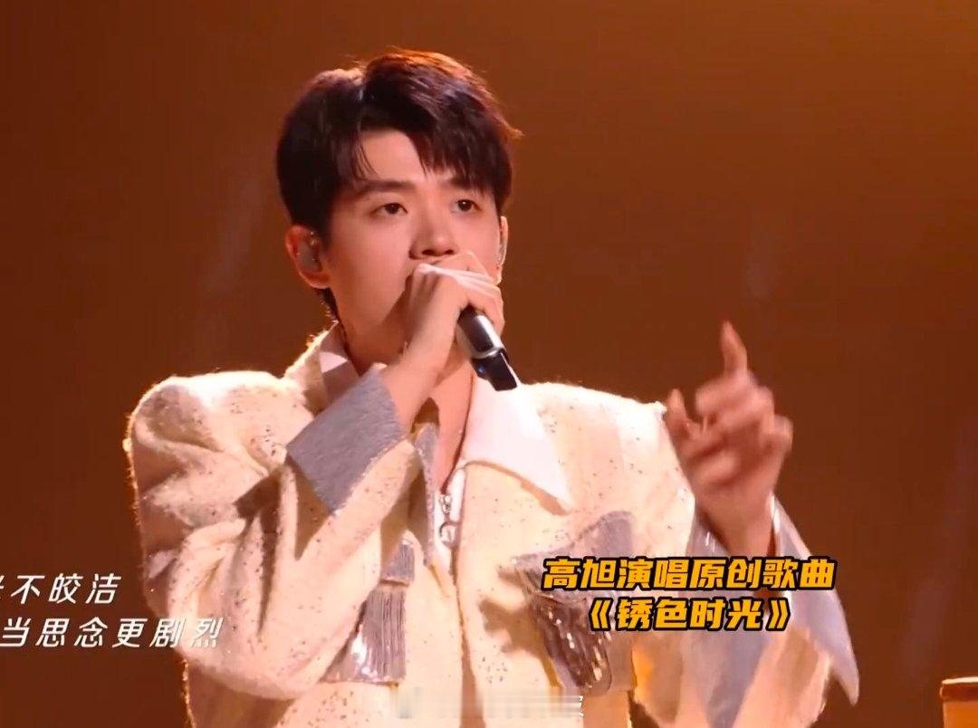 华晨宇点拨选手多尝试和声声鸣远扬 和声新思路打开！华晨宇给高旭的专业建议，完全说