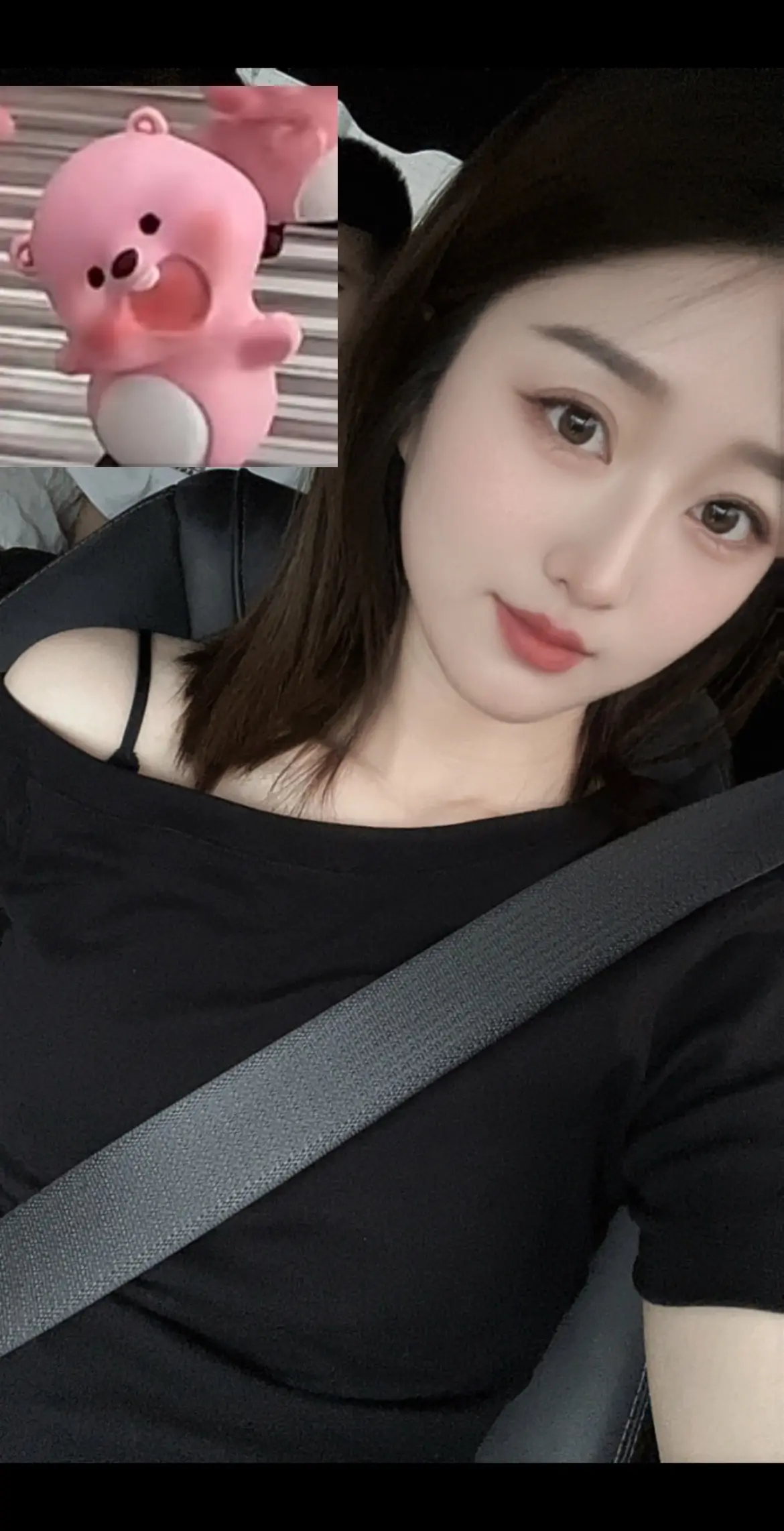 可是姑娘阿姑娘 你现在过的怎样 她笑的眼睛多了一丝悲伤