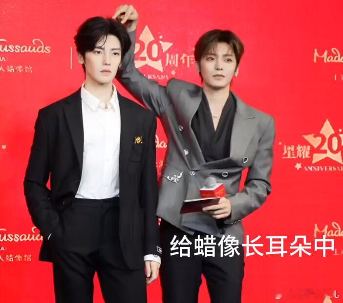 侯明昊顶着这张脸到处玩抽象 老天喂饭的颜值，配上放飞的灵魂，这谁能不爱啊！ 