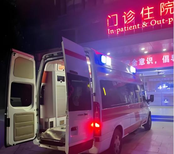 太离谱了！深圳女子突发腹痛打120，家属再三明确要求送公立三甲医院，可救护车竟公