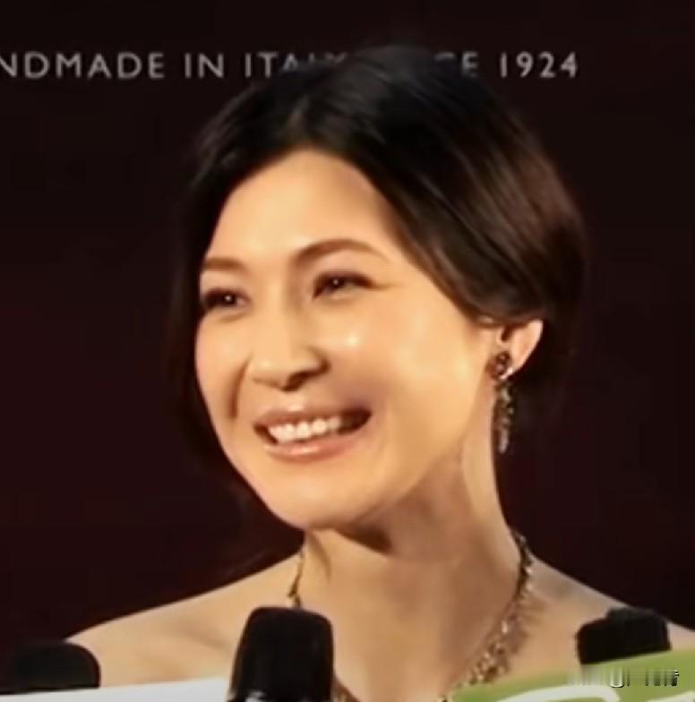 童蕾，1980年生于浙江省宁波，著名演员，身材高挑，非常漂亮，2001年初演《风