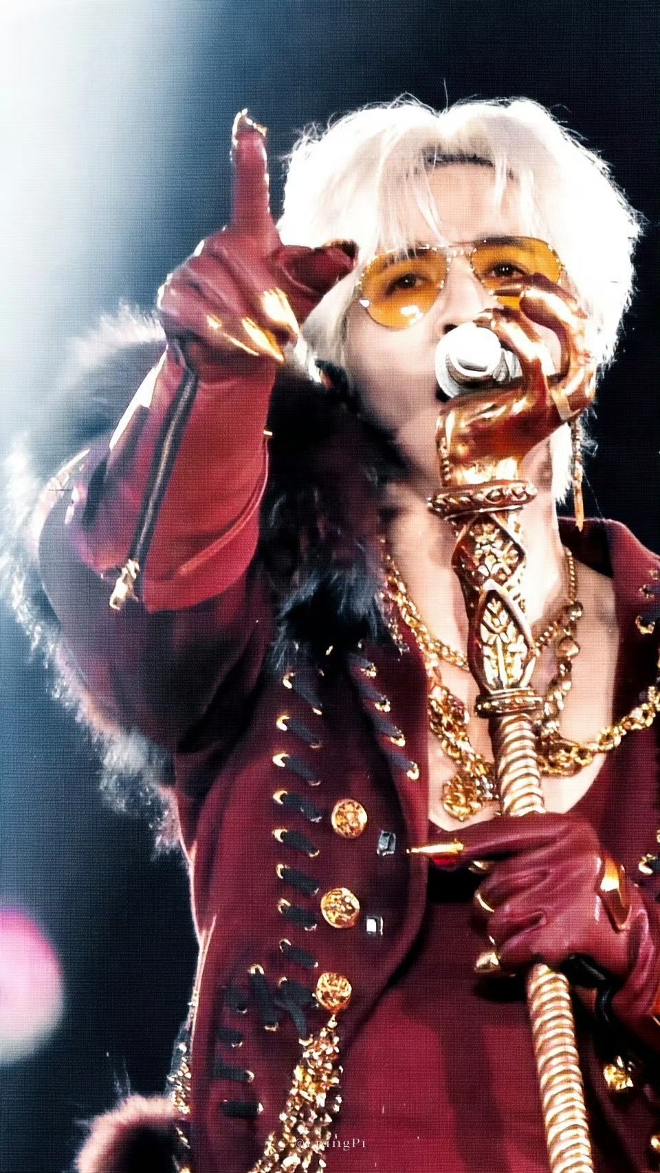 薛之谦别有压力我只想见见你看完薛之谦和歌迷这段合唱直接哭崩，温柔旋律一响起，那句