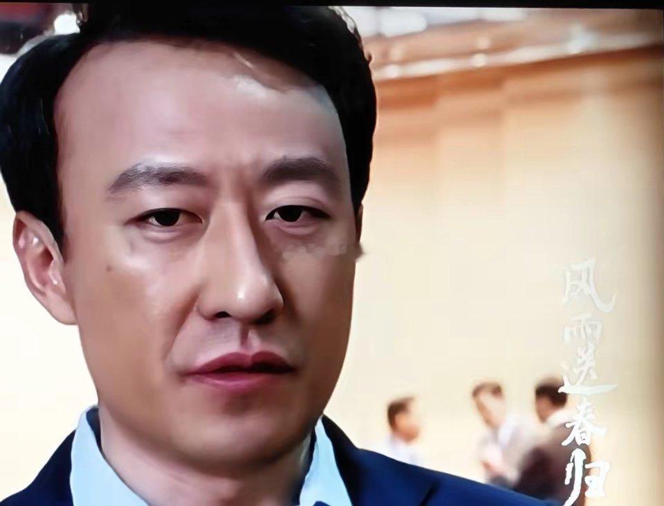 这人肯定是于震，但总觉得跟以前的那个长脸于震哪里不一样 