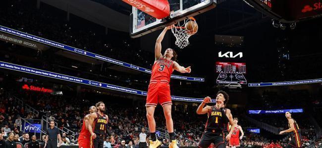 这根本不是一场常规赛，这是一场投篮训练赛。
终场比分152-150。两队联手轰下