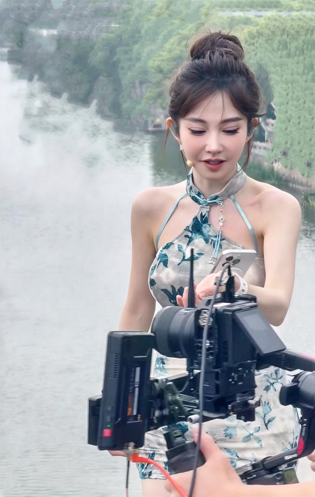 不看全身还挺正常的，镜头一拉远就觉得整体好奇怪热门 爆料 娱乐 明星