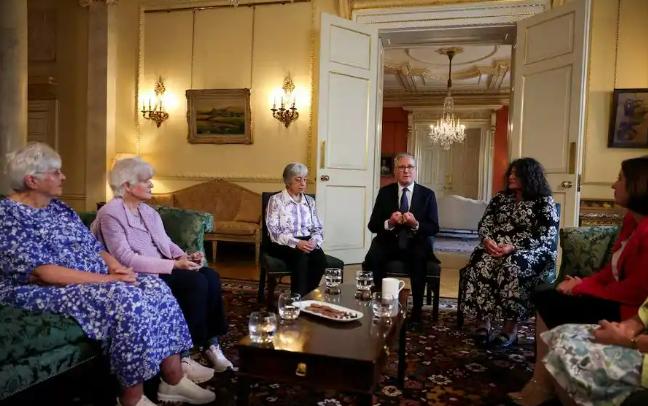 英国首相斯塔默正式道歉，承认 1949 年至 1976 年间，英国当局长期系统性