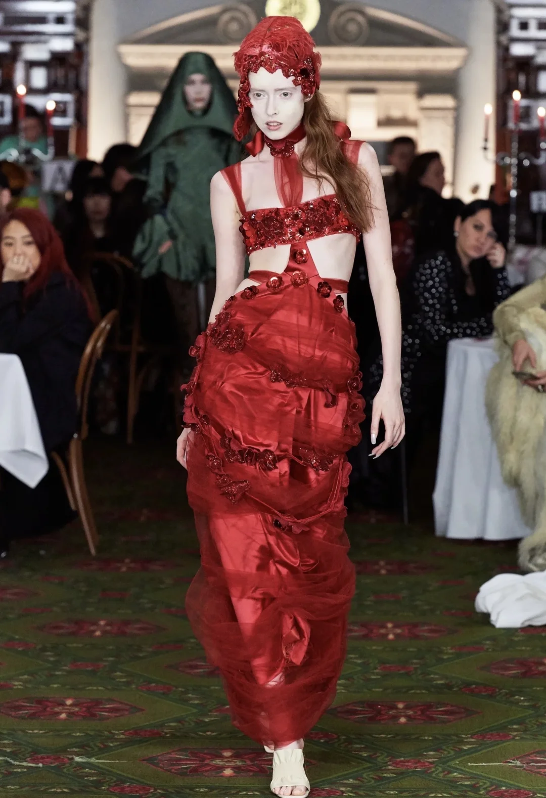 Dilara Findikoglu FW20｜诡魅复古宗教美学