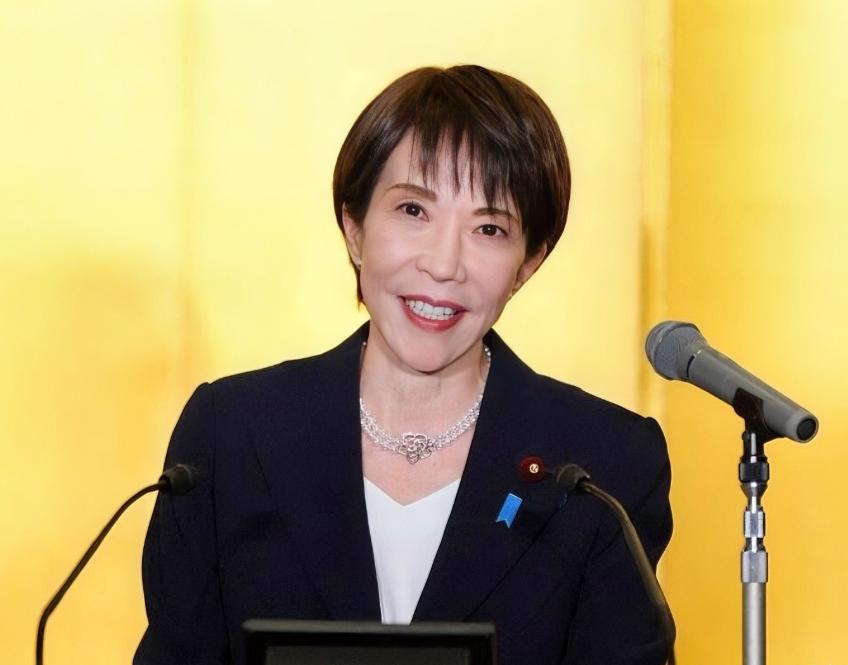 这回高市早苗坐不住了！随着中国针对军民两用物项对日出口做出了管控，这回一直装死的