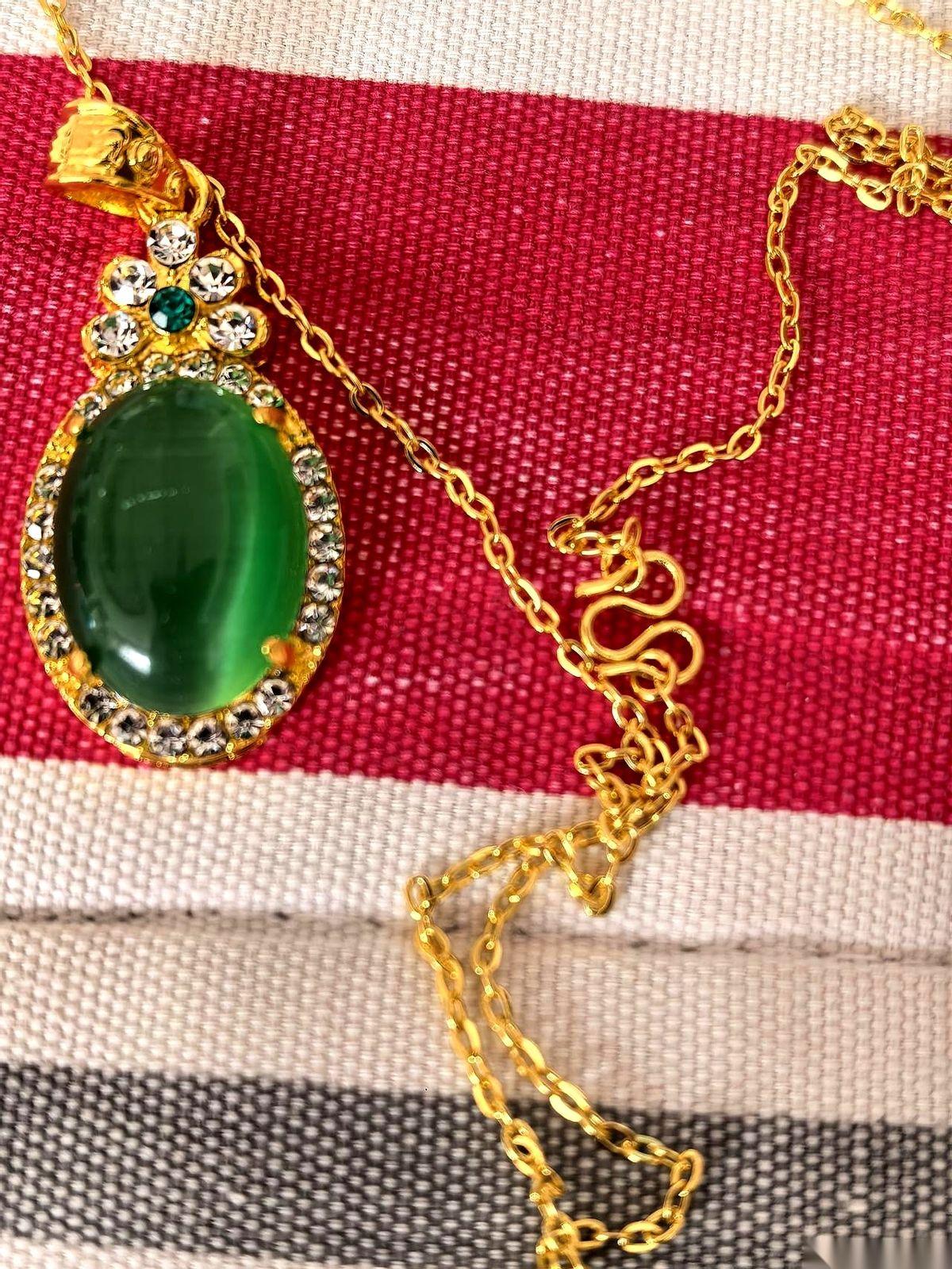 我手上过过的金子，可能得用吨来算。
你别不信。上世纪八九十年代，黄金78块一克，