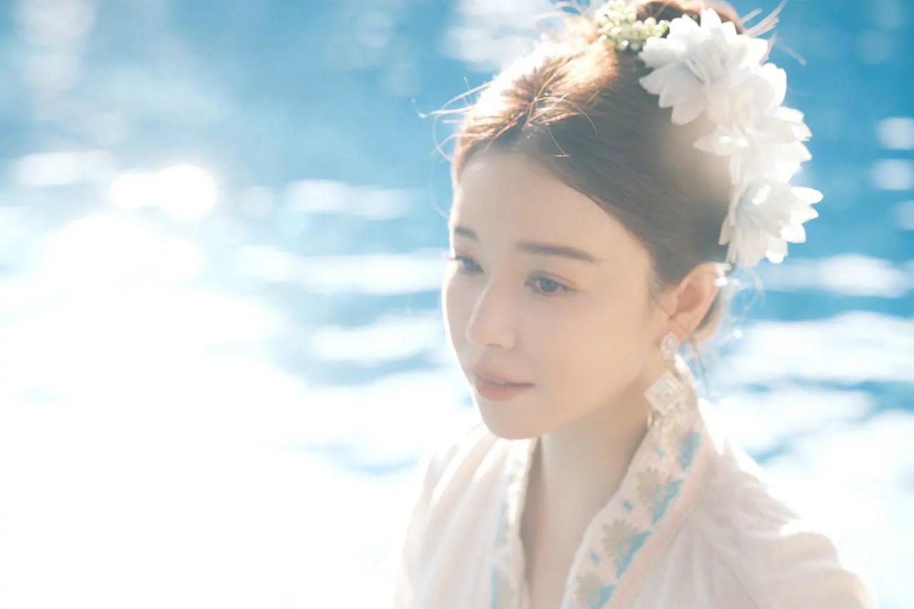 阚清子美图分享39纪凌尘 乔欣明星系列 纪凌尘抱宁静 阚清子 高月香造型 阚清子