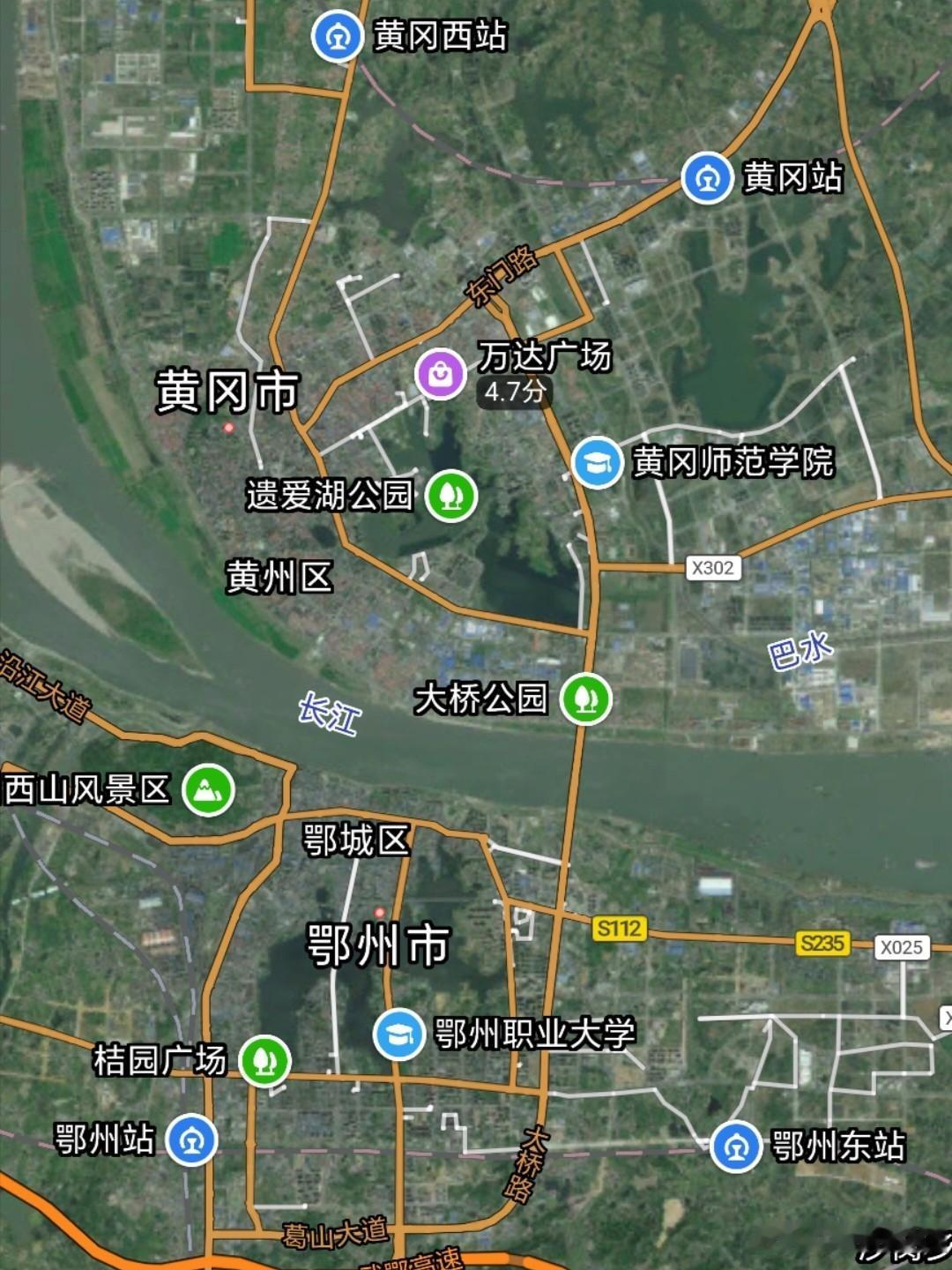 从地图上清晰可见，黄冈黄州区与鄂州鄂城区仅被一条长江分隔，大桥路贯通两岸，城区几