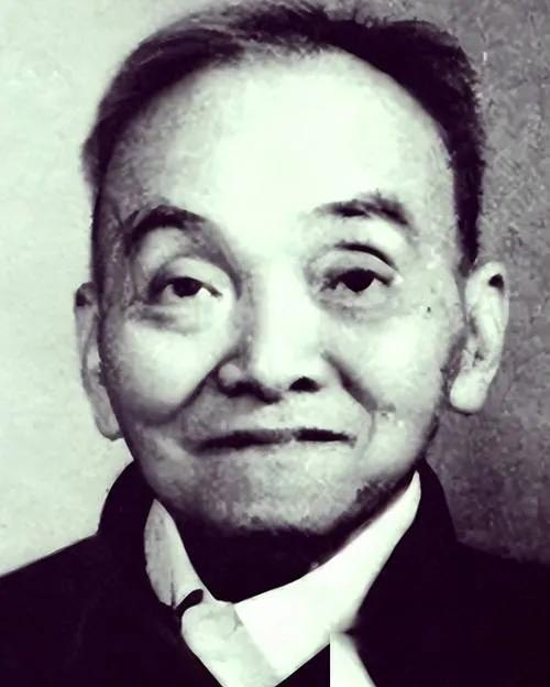 刑场枪响前，少将死囚借如厕脱身！十双看守眼皮底下，凭一块木板离奇消失
 
194