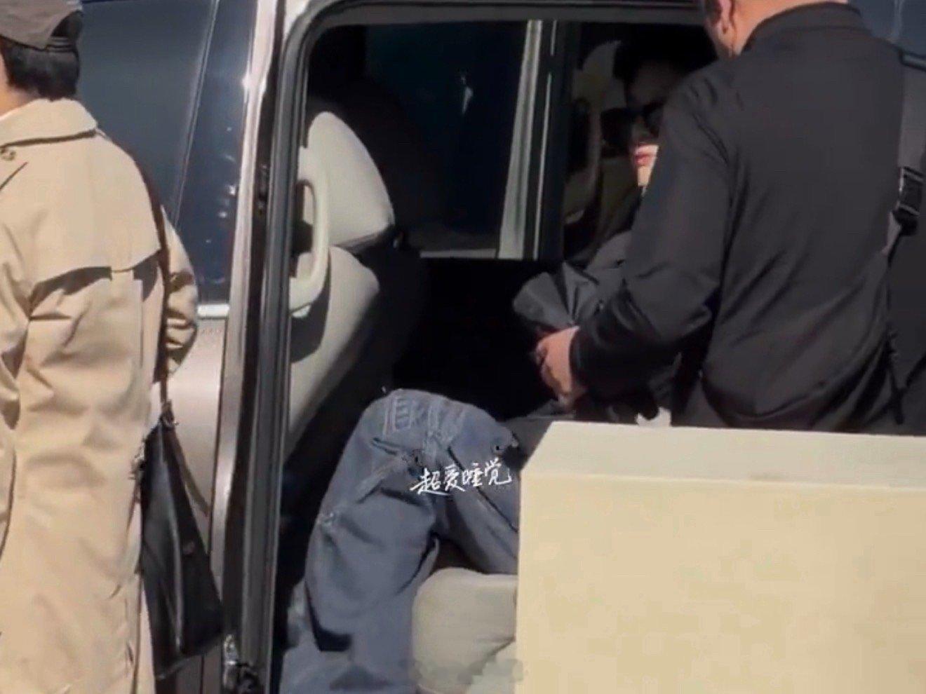 陈哲远录制现在就出发状态 谁懂啊家人们，陈哲远录制《现在就出发》的上班路透来了，