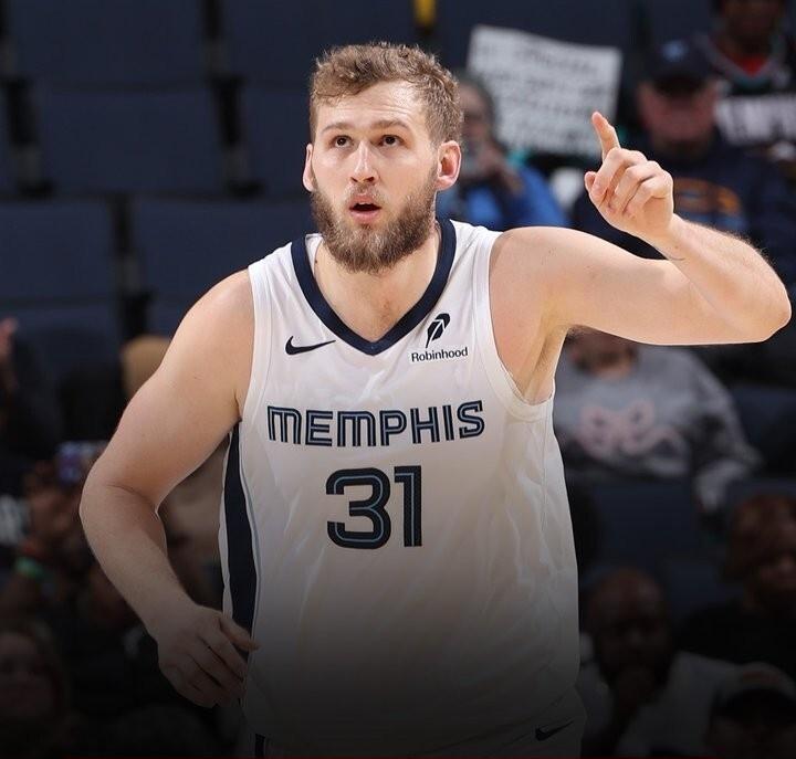 老鹰眼光独到，兰代尔首秀表现炸裂，砍下26分11篮板5助攻4封盖。

在刚刚结束