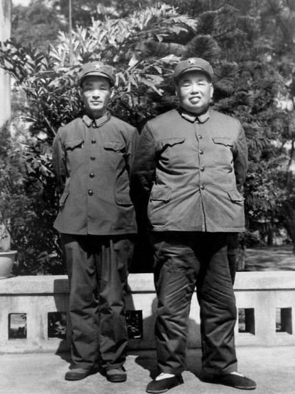 1985年10月22日，许世友在南京病逝。
接到噩耗，许光从大别山深处的河南新县