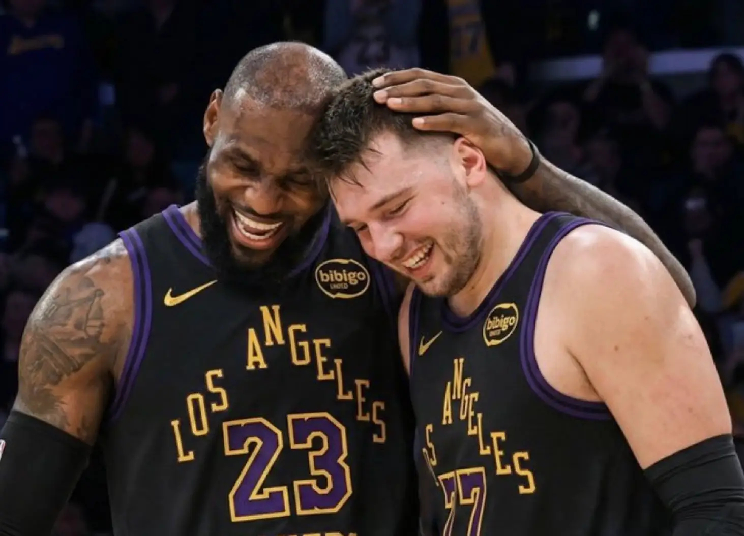 詹姆斯表示：“里夫斯和东契奇是我们的两大关键先生。我们所有人都只是做好配角，在防