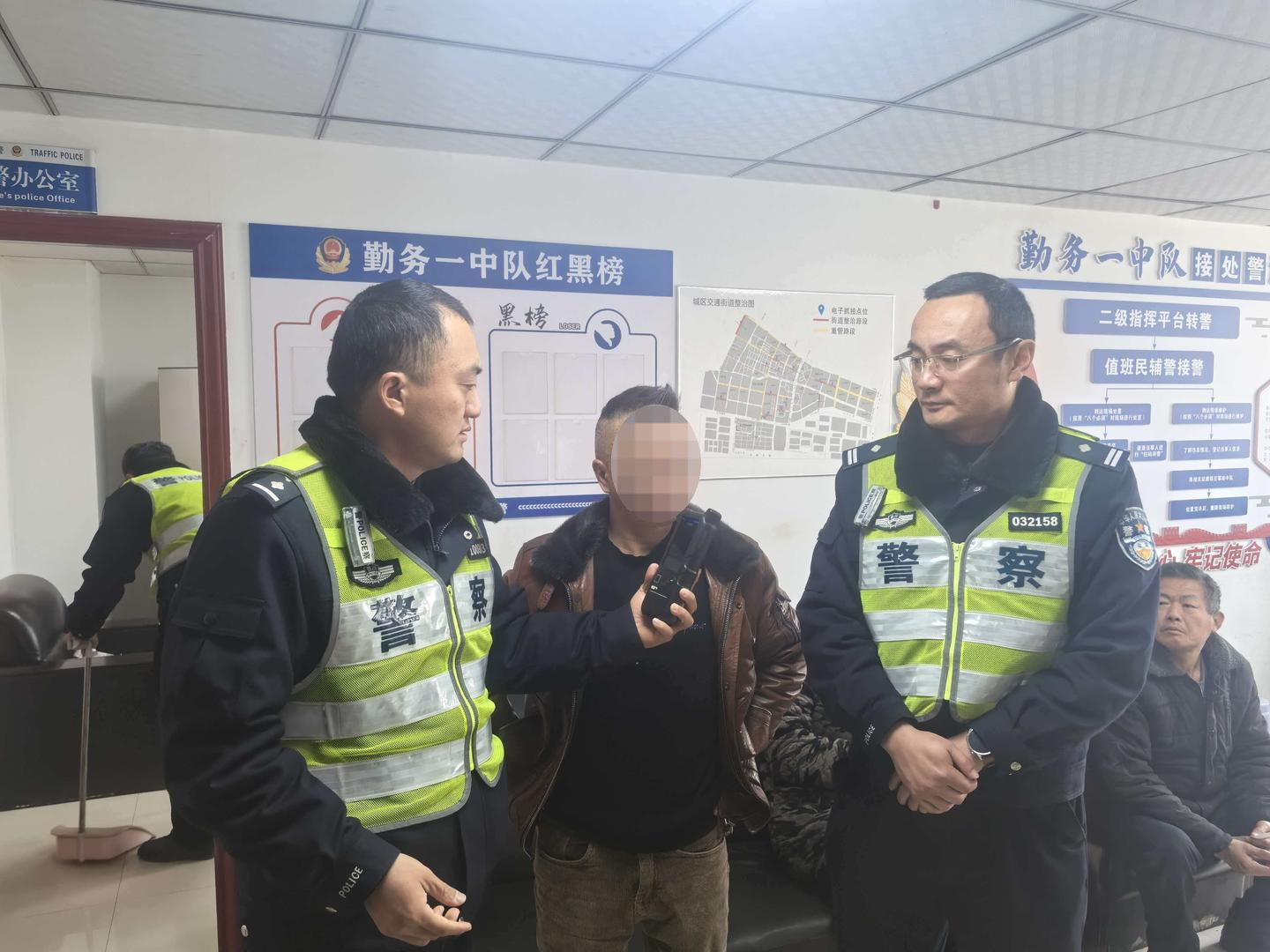 【#男子酒驾被查举报人竟是其儿子#！儿子：父亲长期酒驾，家人多次劝阻无效】#男子