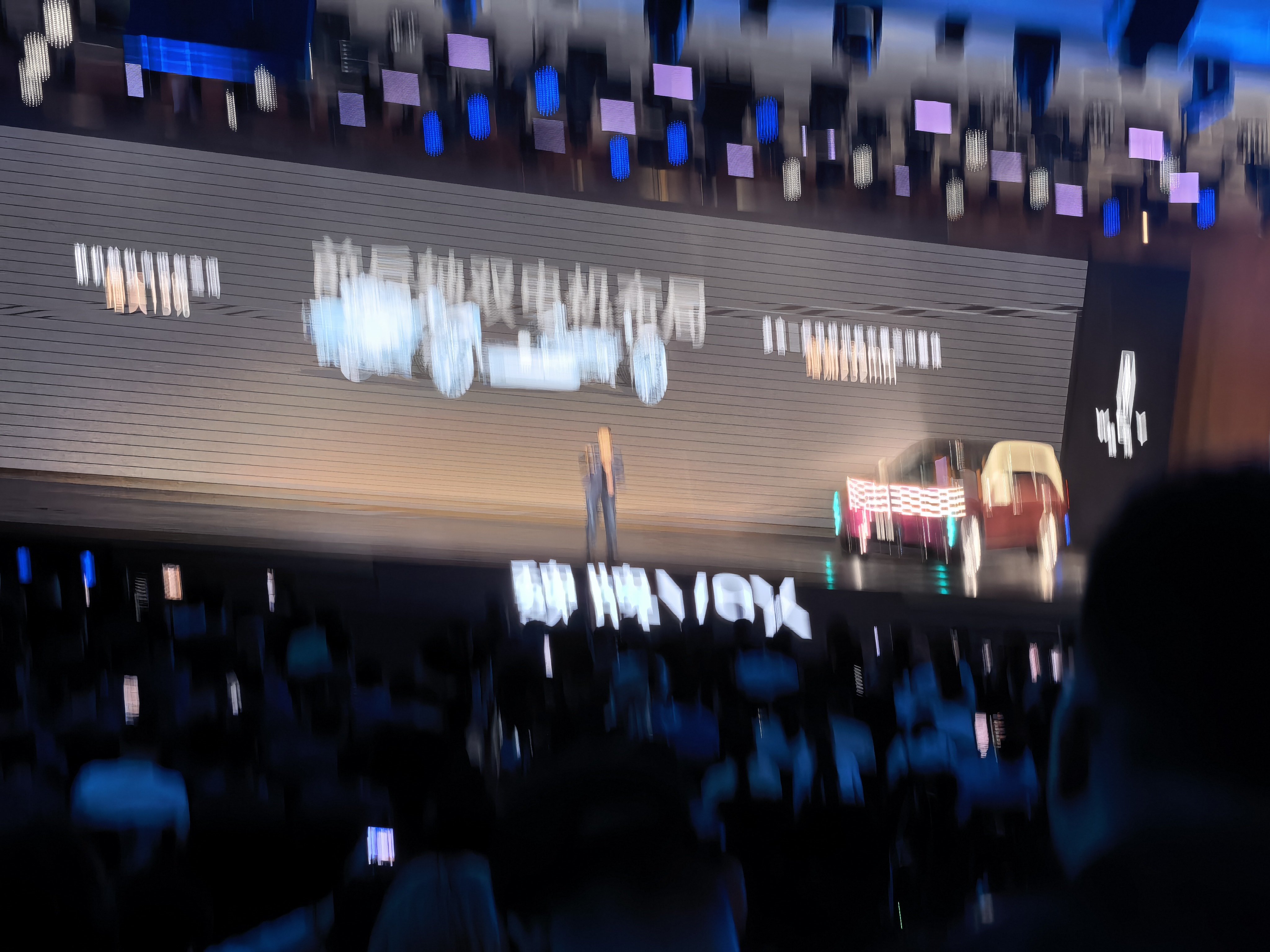 五大动力架构通吃、前后双电机布局、航天级高强高韧铝制车身而且4.6秒满电零百加速