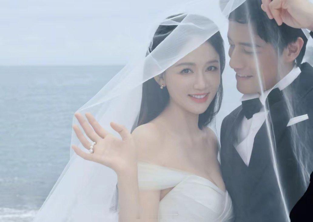 陈乔恩发微博宣布与Alan结婚：“曾经开玩笑说在戏里穿了200次婚纱，这一次终于