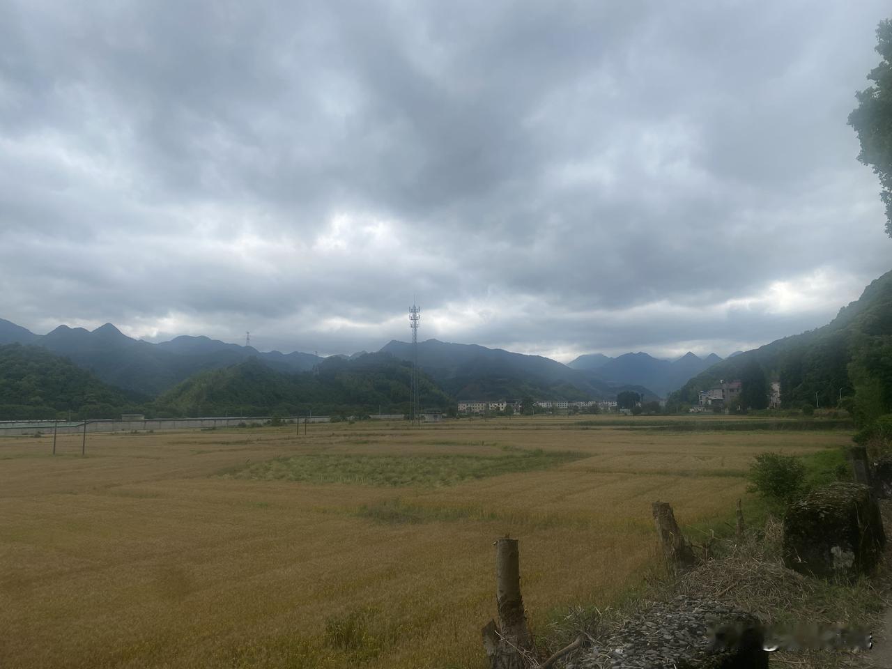 分享一张相册里随手拍的天空