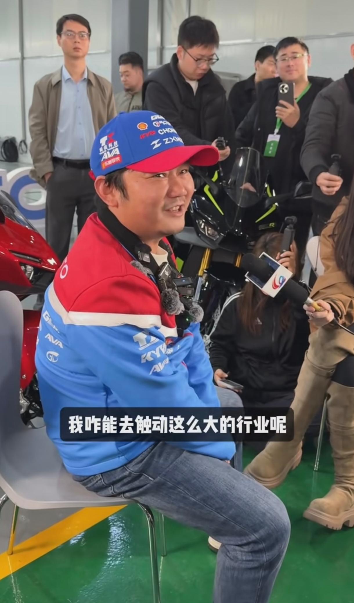 张雪峰曾经说过的一段话感觉是给做机车的张雪量身定制的，张雪峰说：“在一个行业里坚