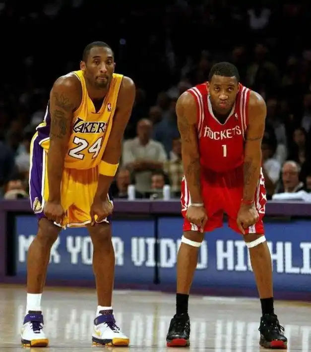 【🏀篮球双雄！麦迪 VS 科比：谁是真正的王者？🏆】身高上，两人相差不大，但