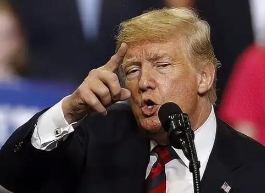 【美国总统特朗普复活节没有心思去打高尔夫球，而是留在白宫观看营救行动】
    