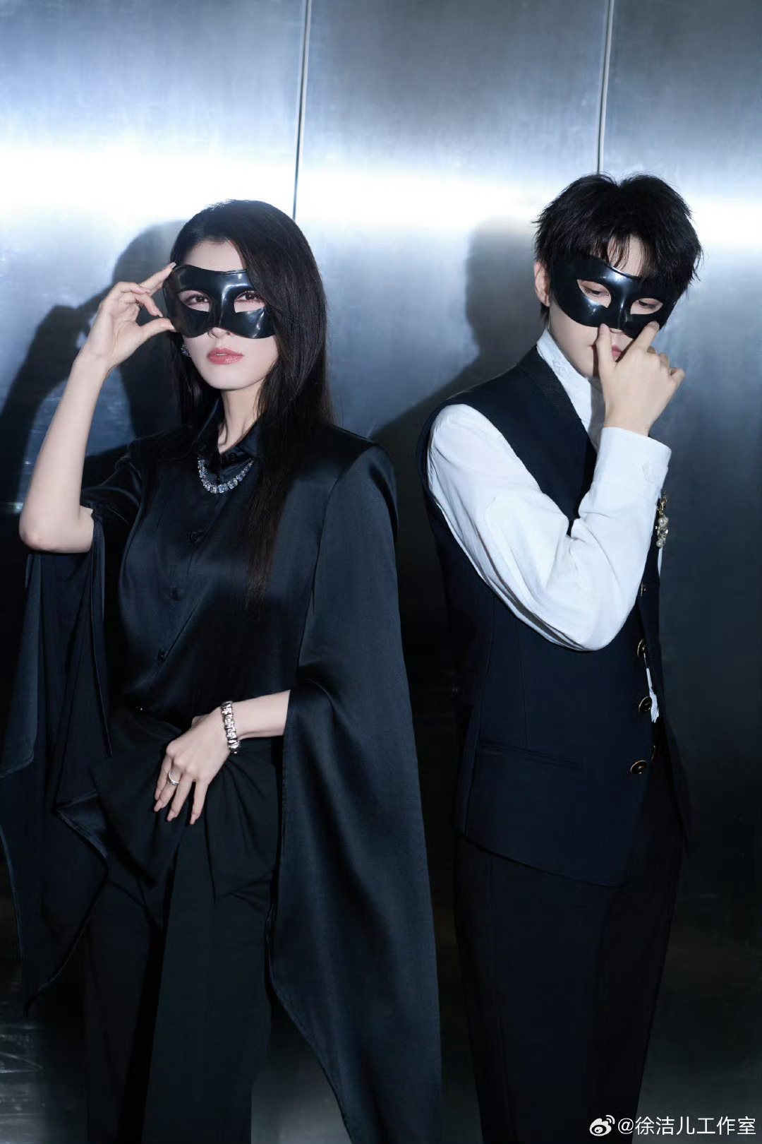 徐洁儿感谢小凯弟弟徐洁儿工作室晒徐洁儿王俊凯天台是大片，《重生之门》结缘，浪姐作