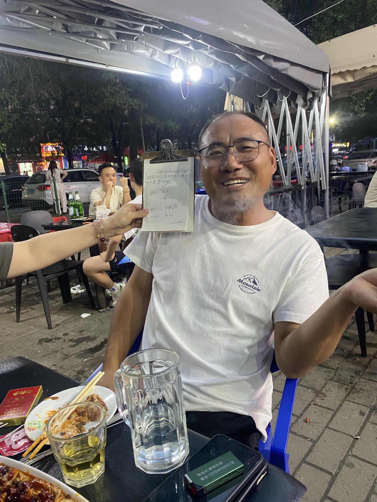 照片上这位
我的“安达”和兄弟
一个大我五岁的的“男孩”…
随叫随到
随时的情绪