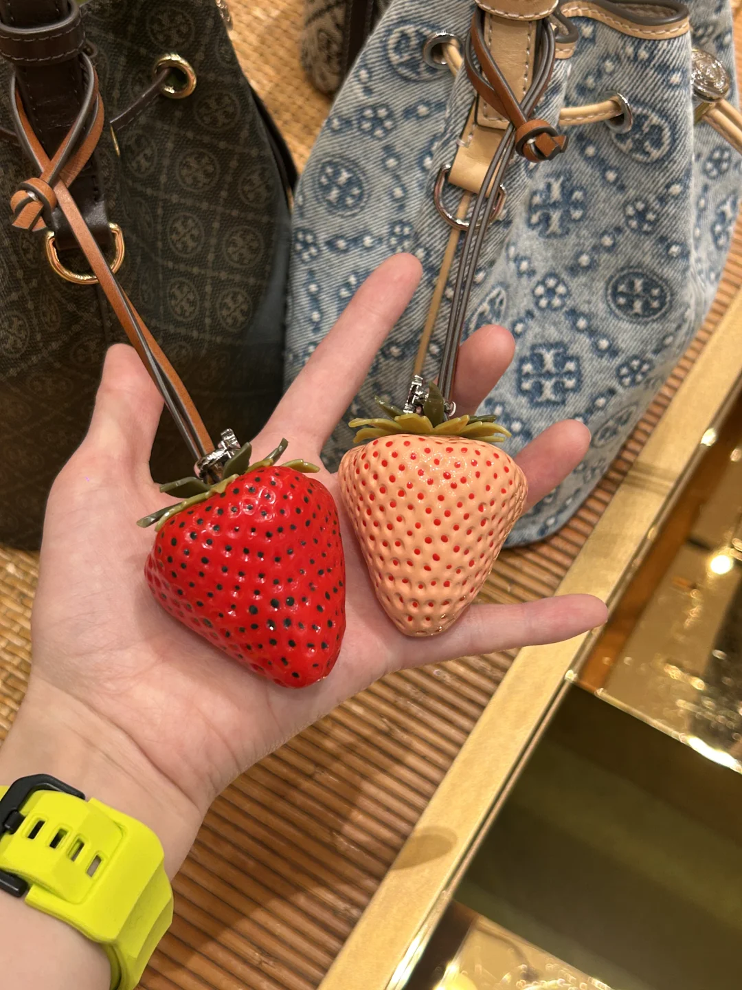一口吃掉 Tory Burch｜草莓🍓草莓🍓包