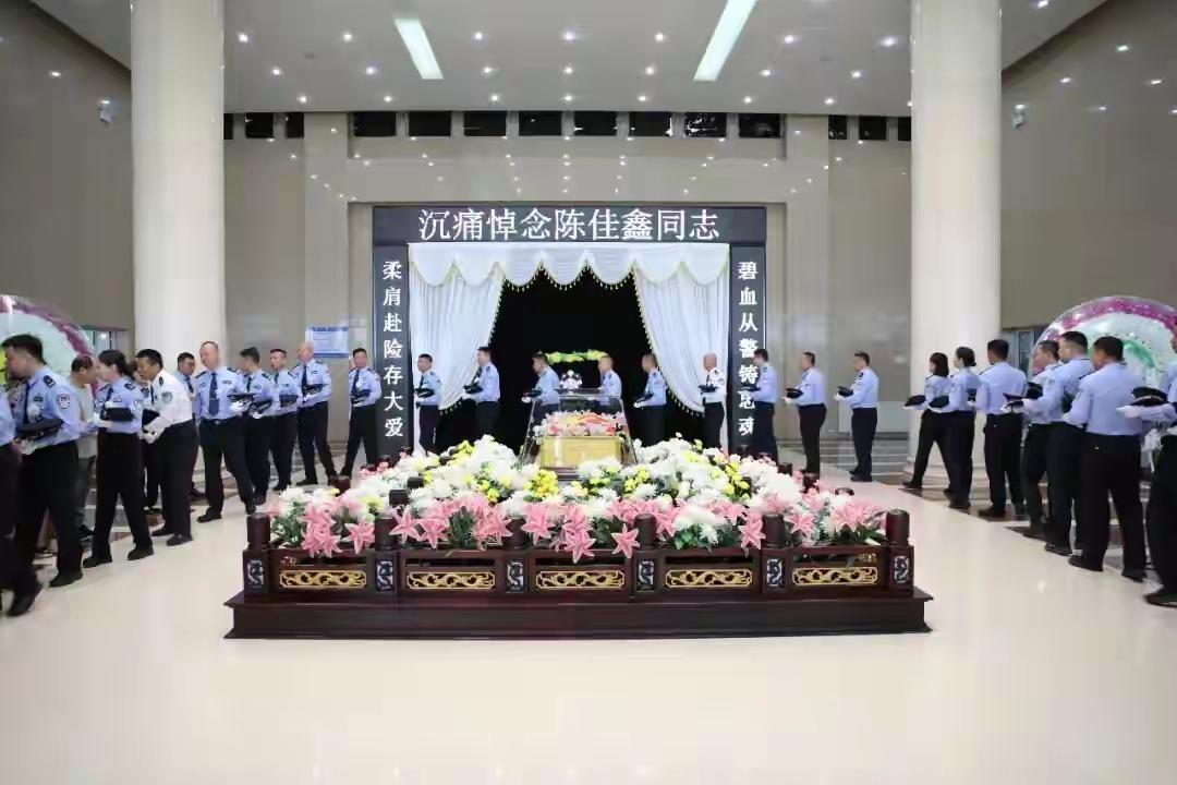 她的生命永远定格在了30岁。
2026年6月18日下午，内蒙古青山分局自由路辖区