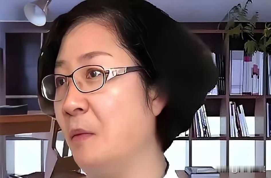 韩学杰一句“再不收外国学生”，直接被骂上热搜。全网说她狭隘、封闭，丢中医的脸，可