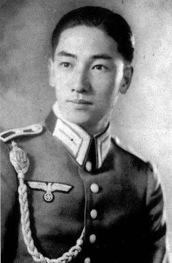 1997年，已满100岁高龄的宋美龄接到消息，蒋介石次子蒋纬国已病逝于台湾。看完