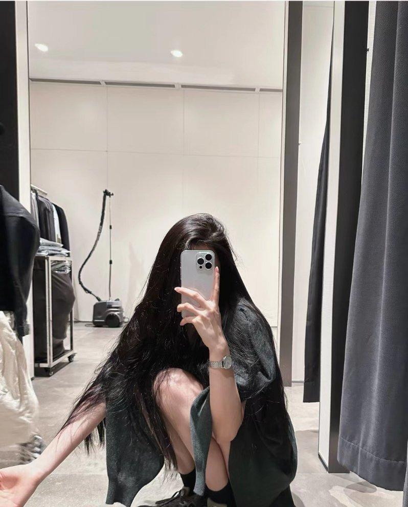 我不介意被别人讨厌 反而渴望被喜欢是一种弱点 而我没有这种弱点 . 