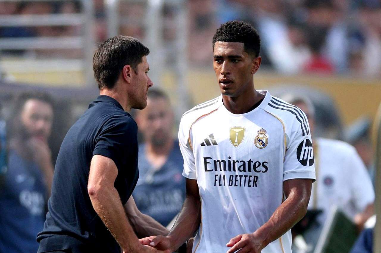 据知名转会记者罗马诺透露，尽管阿隆索在本赛季中途结束了皇马的执教生涯，但他并不会