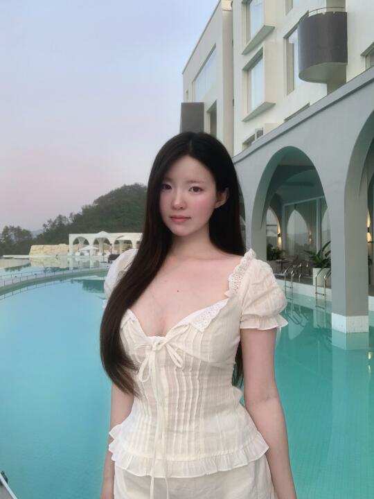 香香软软的韩女松弛感养成